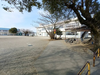 潮見小学校