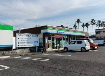 ファミリーマート日ノ出町店