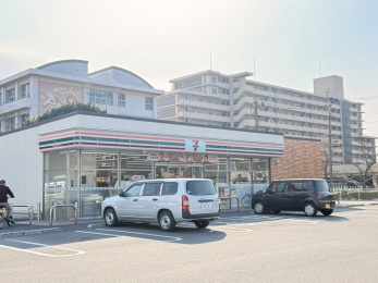 セブンイレブン羽屋店