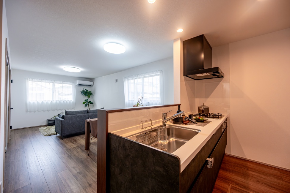 キッチンより1F全部のお部屋が見渡せます